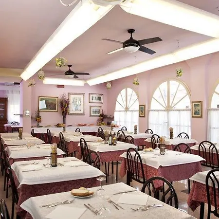 Hotel And Restaurant My 3*