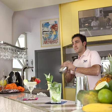 Otel And Restaurant My 3*