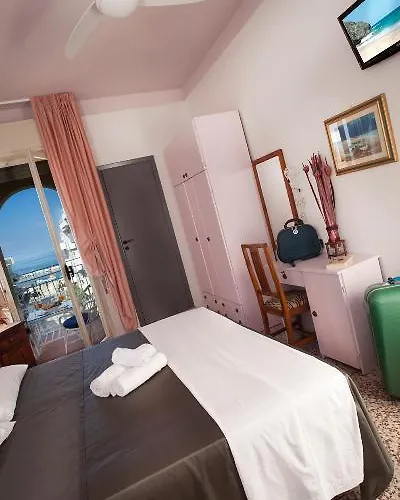 Hotel And Restaurant My 3*